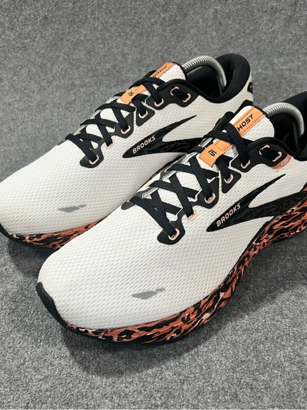 Brooks Running Women’s Ghost 15 Run Wild - White Size 11 B Sunburn/Maple/Black